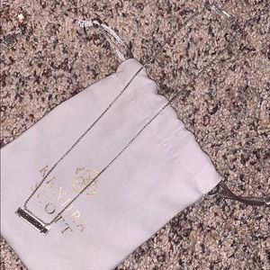 Kendra Scott necklace